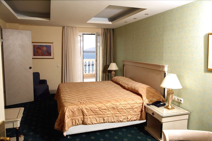 Imagen de la habitación del Hotel Nafsika Palace. Foto 6