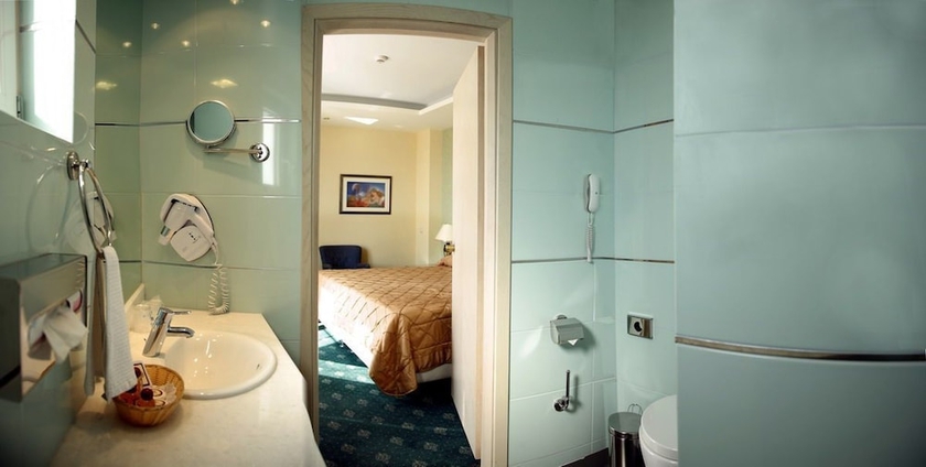 Imagen de la habitación del Hotel Nafsika Palace. Foto 7