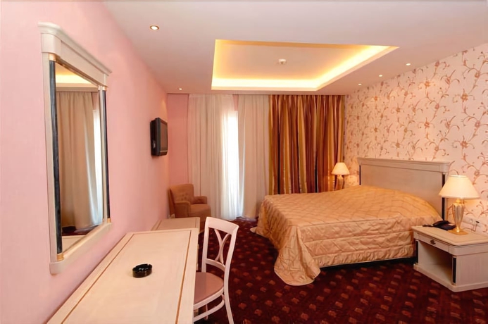 Imagen de la habitación del Hotel Nafsika Palace. Foto 10