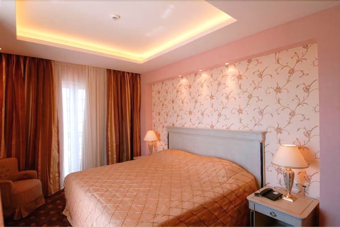 Imagen de la habitación del Hotel Nafsika Palace. Foto 11
