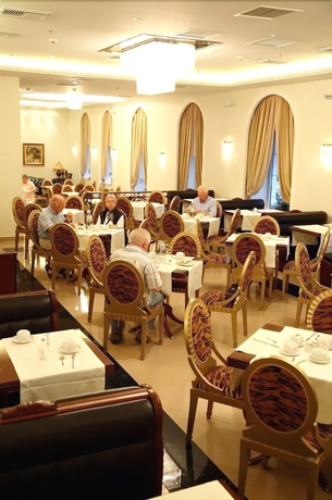 Imagen del bar/restaurante del Hotel Nafsika Palace. Foto 2