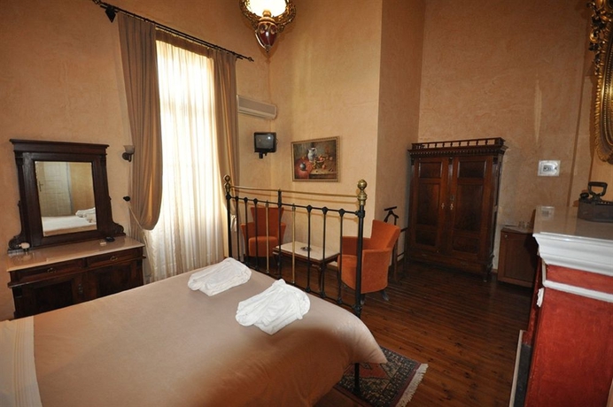 Imagen de la habitación del Hotel Nafsimedon. Foto 11