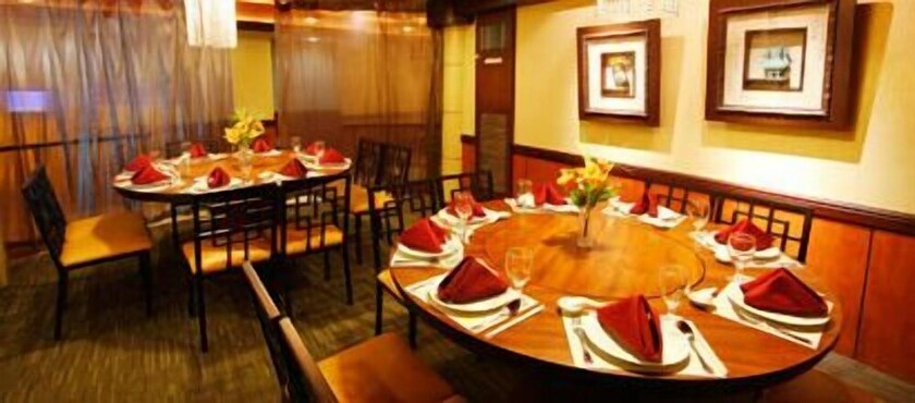 Imagen del bar/restaurante del Hotel Naga Regent. Foto 15