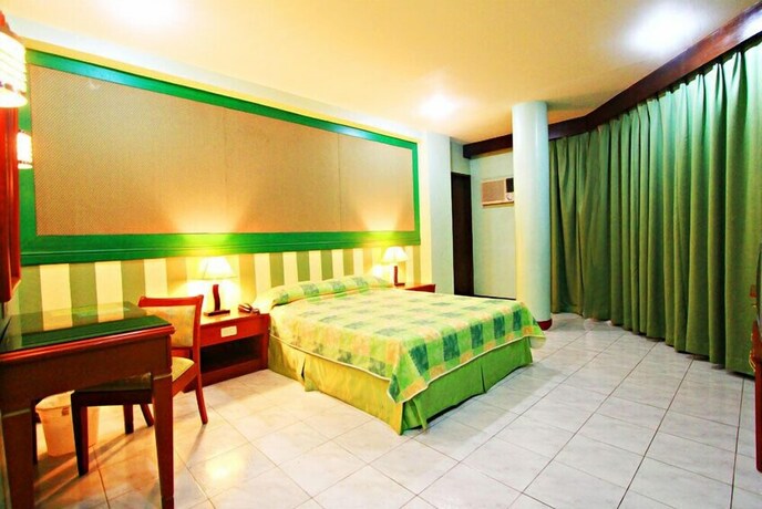 Imagen de la habitación del Hotel Naga Regent. Foto 17