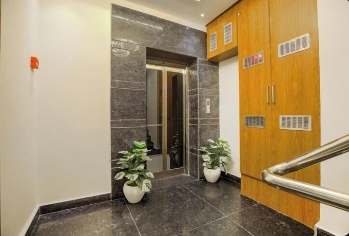 Imagen de los interiores del Hotel Nagina Heights. Foto 8