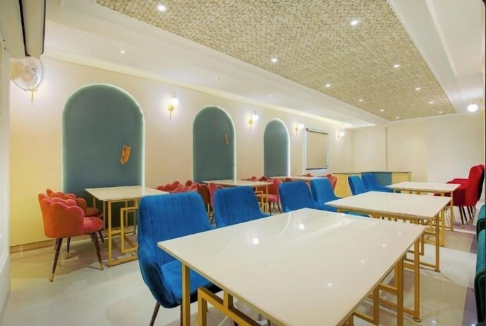 Imagen del bar/restaurante del Hotel Nagina Heights. Foto 3