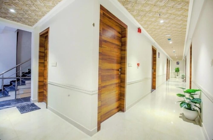 Imagen de los interiores del Hotel Nagina Heights. Foto 11