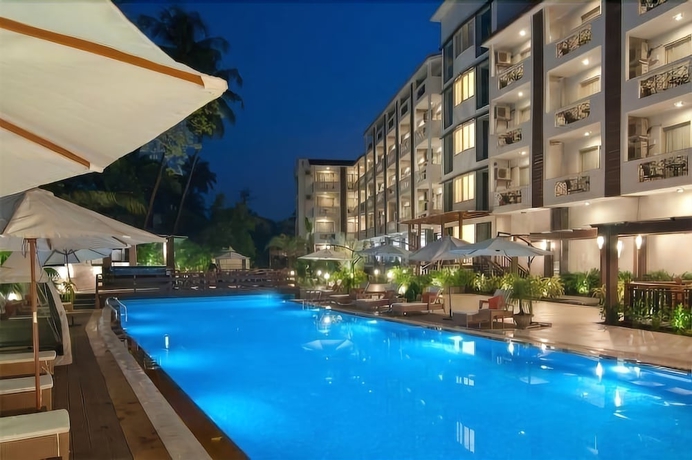 Imagen de la piscina del Hotel Nagoa Grande. Foto 13