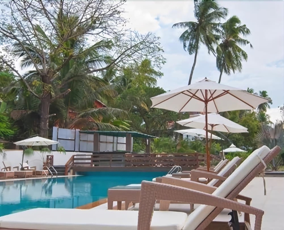 Imagen de la piscina del Hotel Nagoa Grande. Foto 14