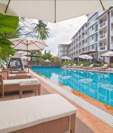 Imagen de la piscina del Hotel Nagoa Grande. Foto 17