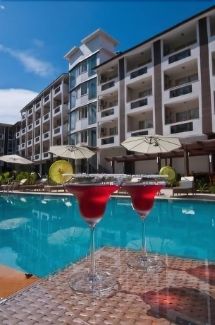 Imagen de la piscina del Hotel Nagoa Grande. Foto 18