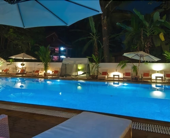 Imagen de la piscina del Hotel Nagoa Grande. Foto 19