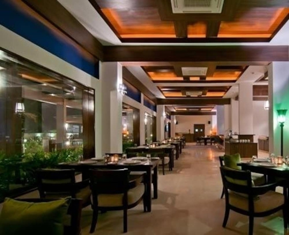 Imagen del bar/restaurante del Hotel Nagoa Grande. Foto 3