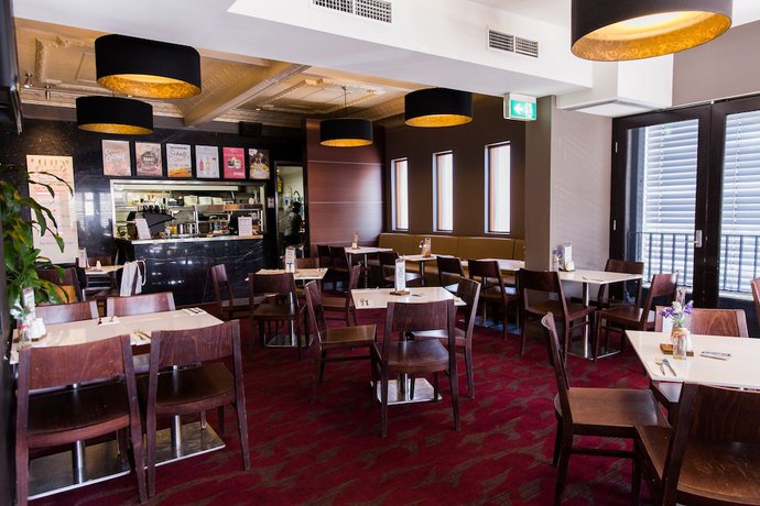 Imagen del bar/restaurante del Hotel Nags Head. Foto 6