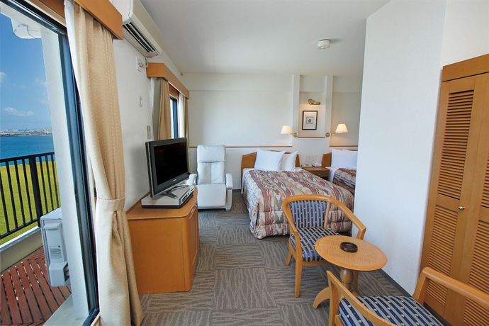 Imagen de la habitación del Hotel Naha Beach Side. Foto 7