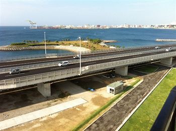 Imagen de los exteriores del Hotel Naha Beach Side. Foto 11