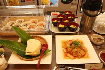 Imagen de los exteriores del Hotel Naha Beach Side. Foto 13