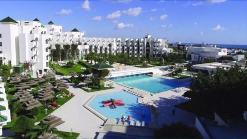 Imagen de la piscina del Hotel Nahrawess Resort & Thalasso. Foto 12