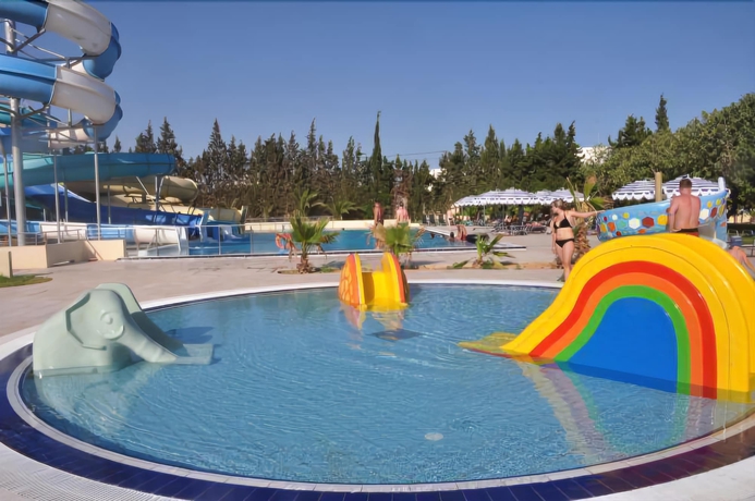Imagen de la piscina del Hotel Nahrawess Resort & Thalasso. Foto 13