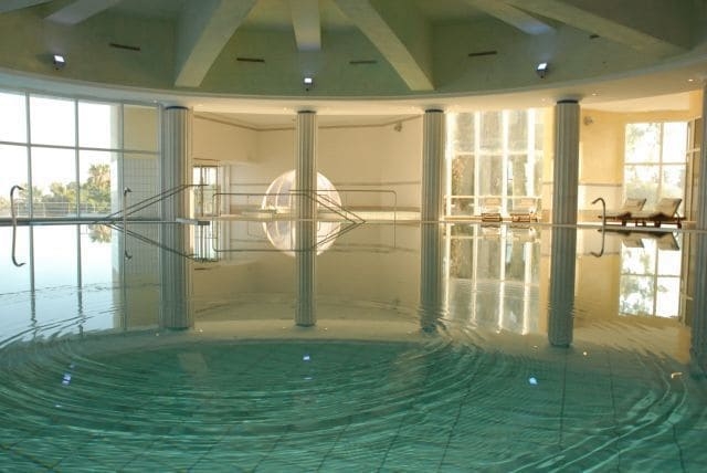 Imagen de la piscina del Hotel Nahrawess Resort & Thalasso. Foto 14