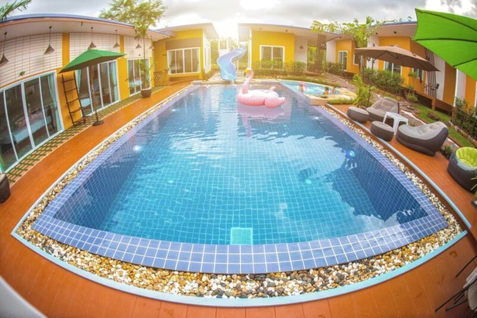 Imagen de la piscina del Hotel Nai C Resort. Foto 18