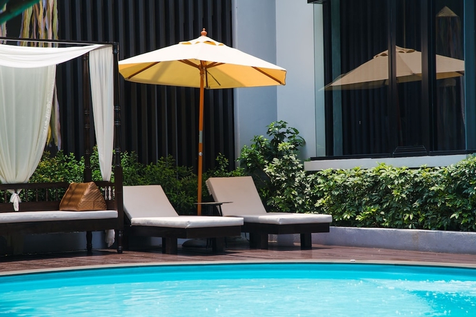 Imagen de la piscina del Hotel Nai Ya. Foto 17