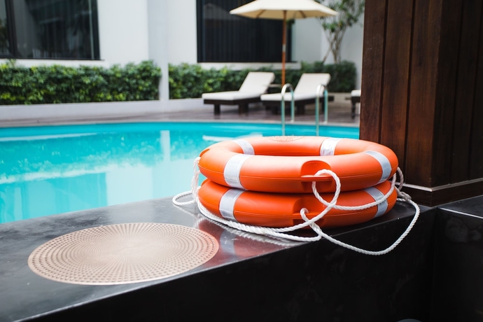 Imagen de la piscina del Hotel Nai Ya. Foto 19