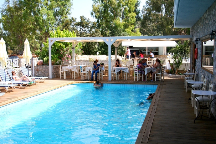 Imagen de la piscina del Hotel Naiades Almiros River. Foto 19