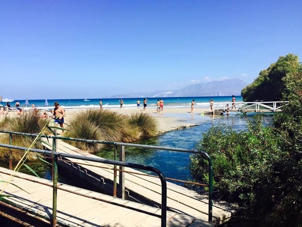 Imagen de los exteriores del Hotel Naiades Almiros River. Foto 13