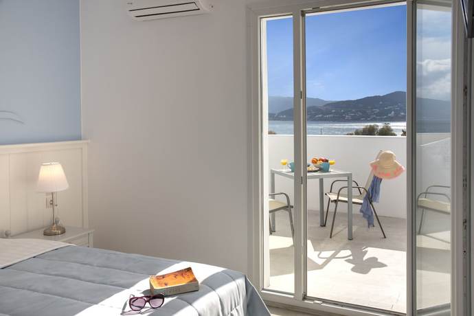 Imagen de la habitación del Hotel Naiades Marina. Foto 7