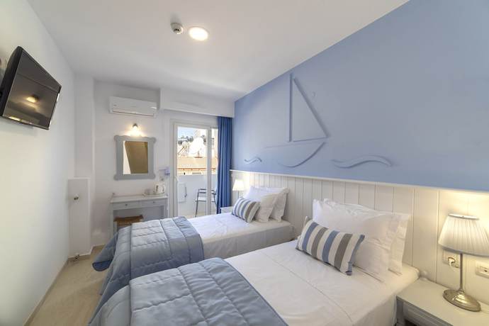 Imagen de la habitación del Hotel Naiades Marina. Foto 15