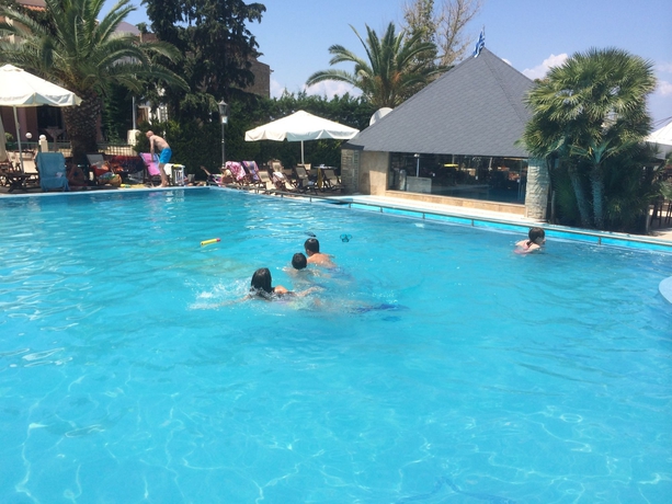 Imagen de la piscina del Hotel Naias Beach. Foto 10