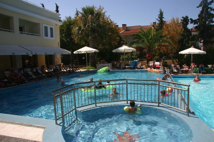 Imagen de la piscina del Hotel Naias Beach. Foto 14