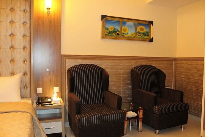 Imagen de la habitación del Hotel Naif View. Foto 6