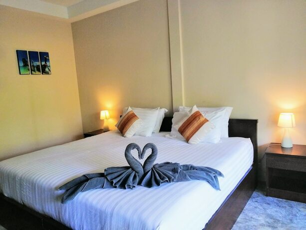 Imagen general del Hotel Naiharn Beach Resort. Foto 6