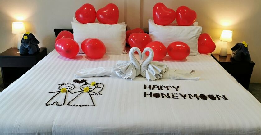 Imagen general del Hotel Naiharn Beach Resort. Foto 12