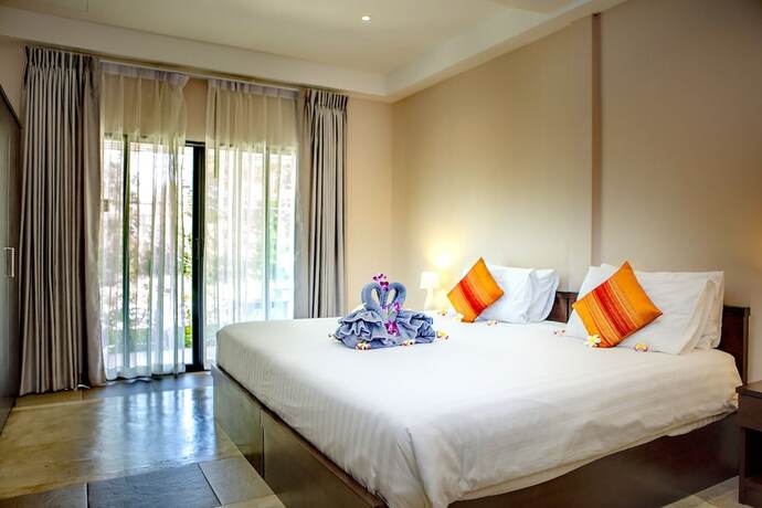 Imagen general del Hotel Naiharn Beach Resort. Foto 13