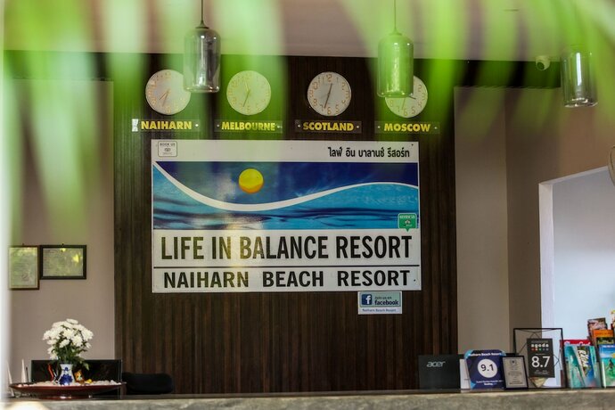 Imagen general del Hotel Naiharn Beach Resort. Foto 19