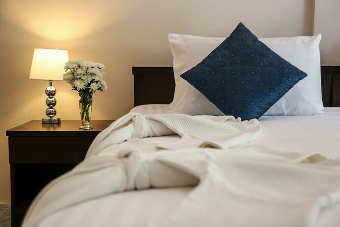 Imagen de la habitación del Hotel Naiharn Beach Resort. Foto 20