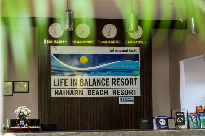 Imagen de los interiores del Hotel Naiharn Beach Resort. Foto 27