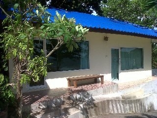 Imagen general del Hotel Naiharn On The Rock Resort. Foto 4