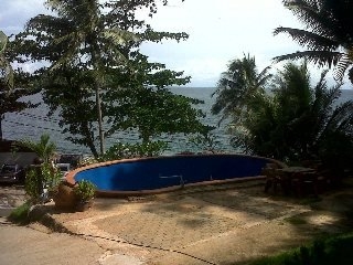 Imagen de la piscina del Hotel Naiharn On The Rock Resort. Foto 14