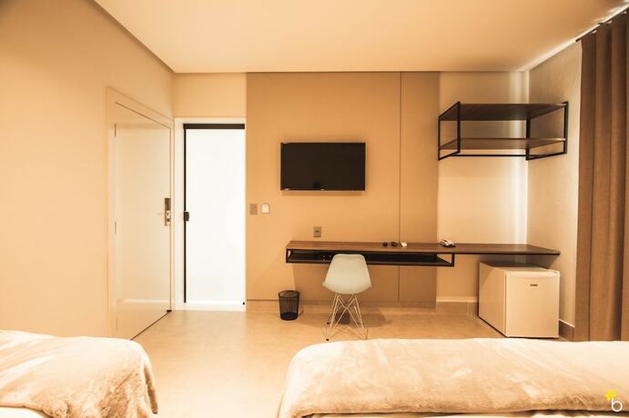 Imagen general del Hotel Naim. Foto 1