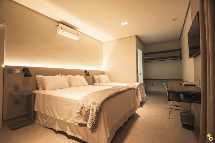 Imagen de la habitación del Hotel Naim. Foto 14