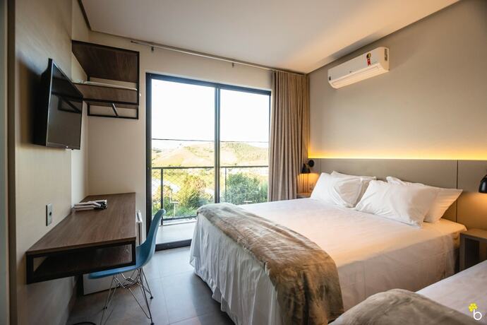 Imagen de la habitación del Hotel Naim. Foto 19