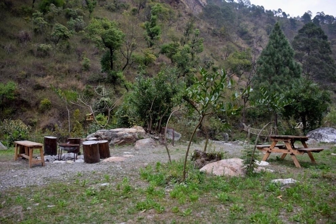Imagen de los exteriores del Hotel Nainital River Camp. Foto 17