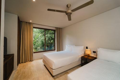 Imagen de la habitación del Hotel Naio y Villas. Foto 20