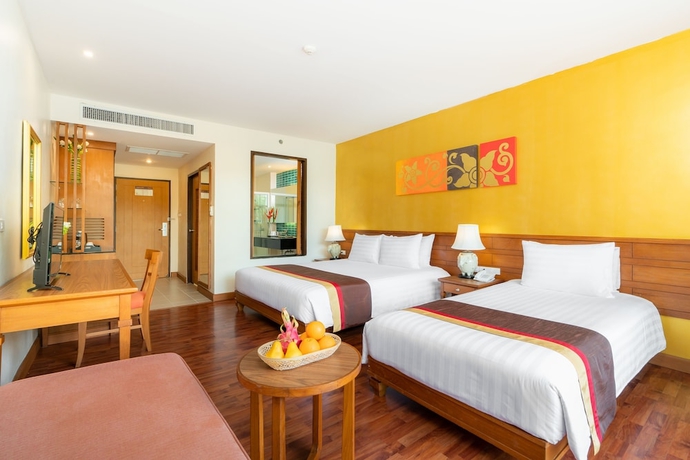 Imagen de la habitación del Hotel Naithonburi Beach Resort. Foto 6
