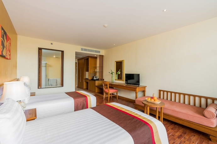 Imagen de la habitación del Hotel Naithonburi Beach Resort. Foto 15