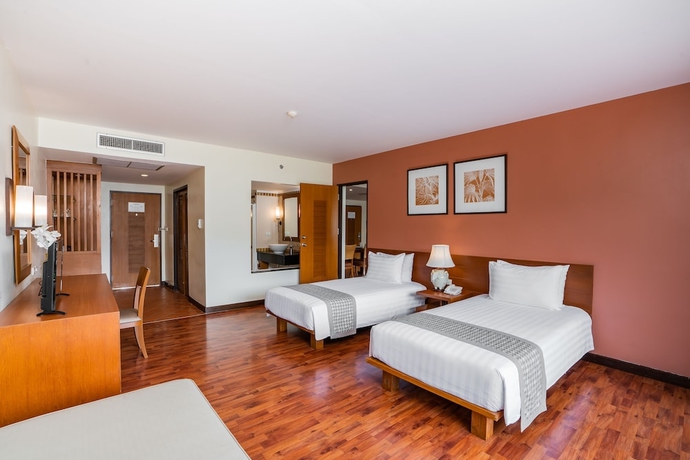 Imagen de la habitación del Hotel Naithonburi Beach Resort. Foto 17